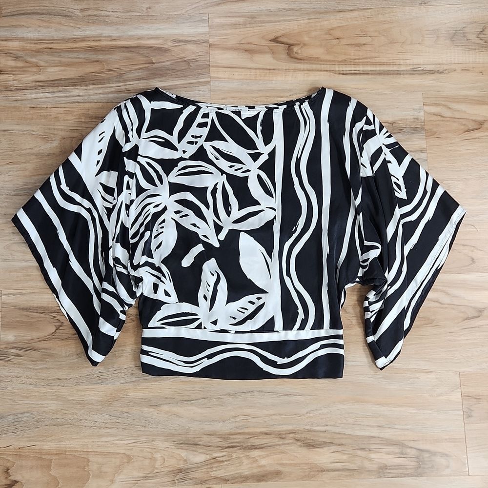 🔹️Cache Black & White Print Silk Wide Kimono Sleeve Top Small
